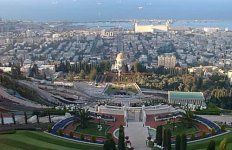 Udsigt over Haifa med Baha'i templet i midten